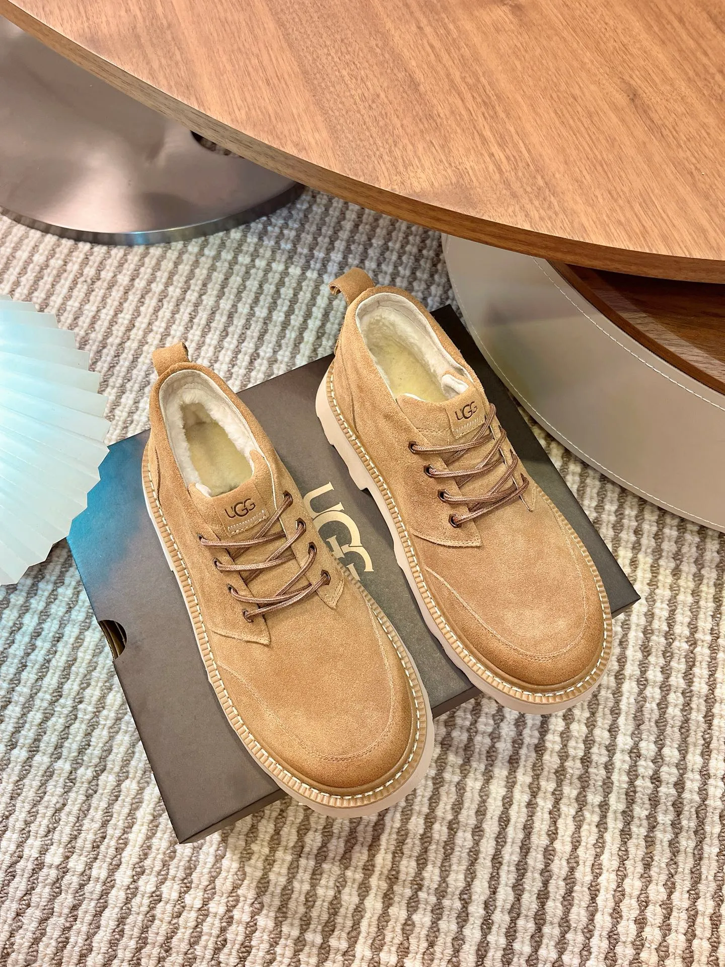 [UGG] P: 580💰 Size: 40 to 44 (45 custom-made) 2025 new style 𝑼𝑮𝑮•Men's ◾️. Winter snow boots and fur shoes. The matching coefficient is also 100%. 💥Good-looking✨Fully fashionable and full of aura when worn📈 Lager casual boots, lace-up style. The heels are decorated with hot embossed brand logos. Item No.: 1171113 Upper: high-quality cow suede Lining: sheepskin imported from Australia 🐑The inner lining is made of Australian lamb wool Outsole: EVA non-slip outsole. 45